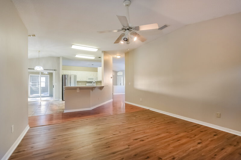 2,245/Mo, 232 Valley Edge Dr Minneola, FL 34715 Living Room View 2