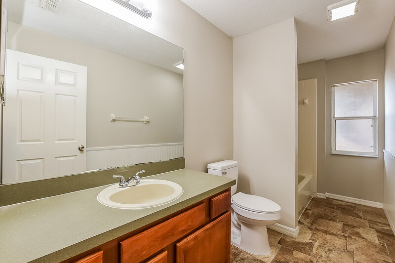 2,245/Mo, 232 Valley Edge Dr Minneola, FL 34715 Bathroom View