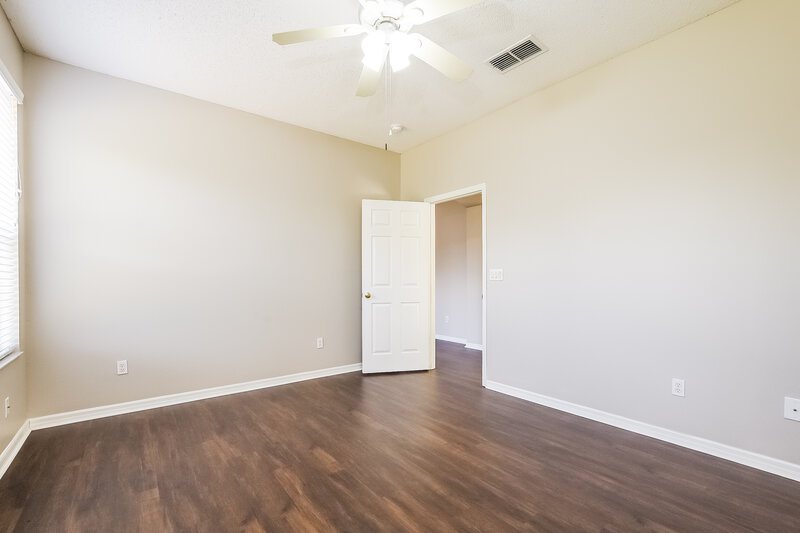 2,340/Mo, 14200 Viburnum Ln Orlando, FL 32828 Main Bedroom View 2