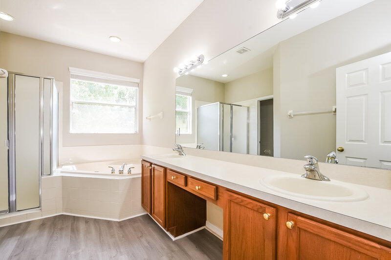 2,340/Mo, 14200 Viburnum Ln Orlando, FL 32828 Main Bathroom View