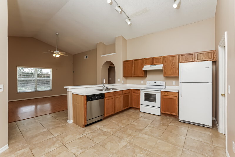 2,330/Mo, 1824 Bobtail Dr Maitland, FL 32751 Kitchen View 2