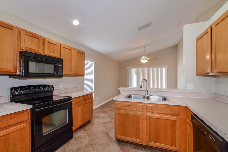 2,220/Mo, 10710 Wildlife Pl Orlando, FL 32825 Kitchen View