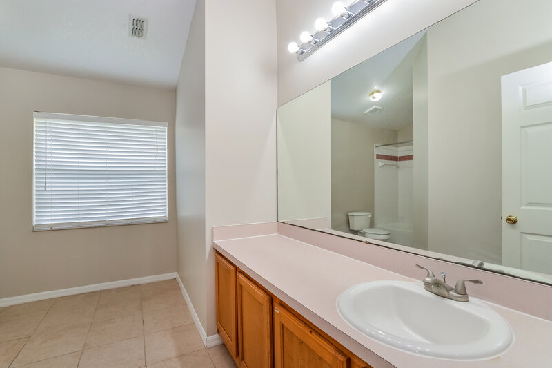 2,220/Mo, 10710 Wildlife Pl Orlando, FL 32825 Main Bathroom View