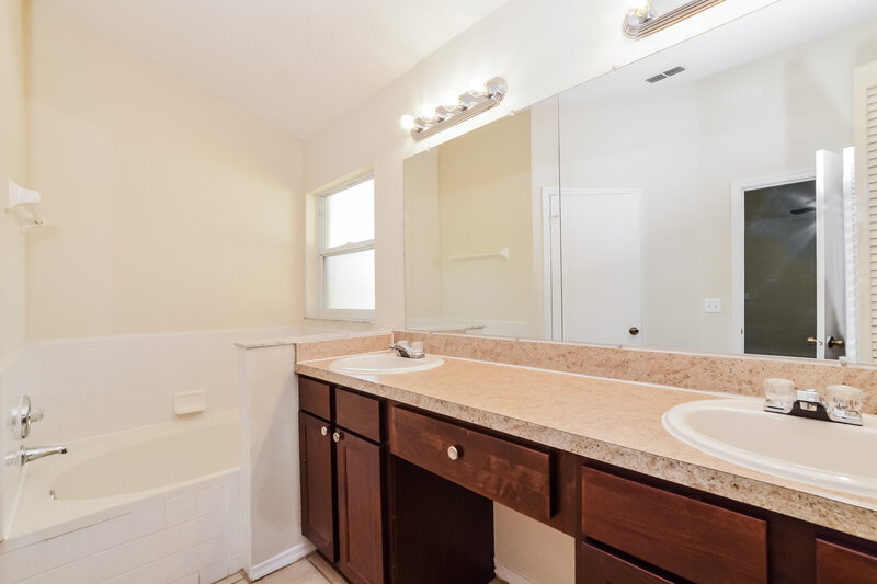 2,235/Mo, 601 Spinnaker Way Lake Mary, FL 32746 Main Bathroom View