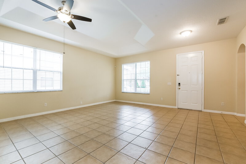 2,305/Mo, 14018 Mailer Blvd Orlando, FL 32828 Living Room View 2