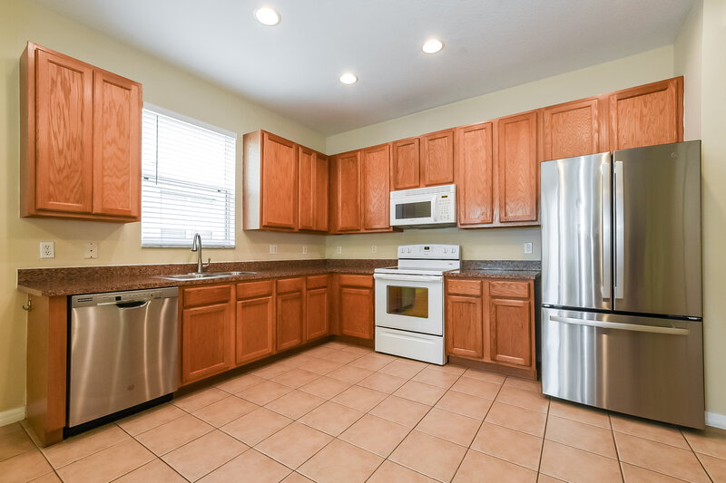 2,305/Mo, 14018 Mailer Blvd Orlando, FL 32828 Kitchen View