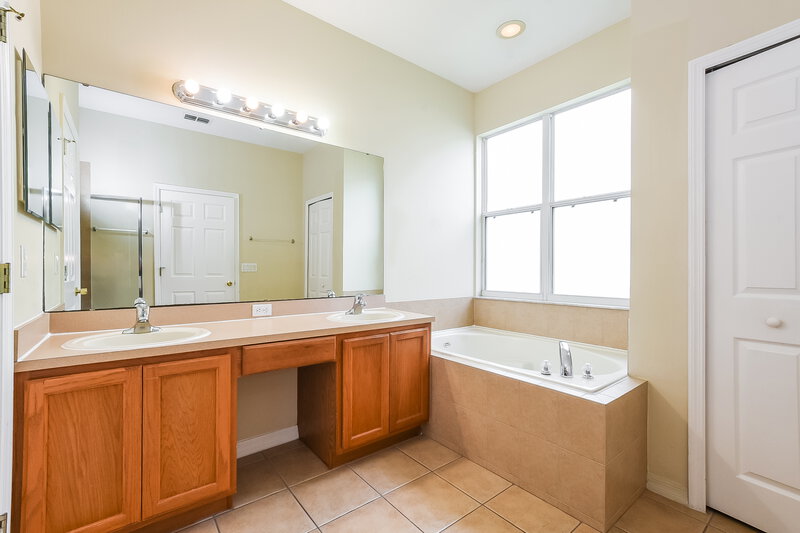 2,305/Mo, 14018 Mailer Blvd Orlando, FL 32828 Main Bathroom View