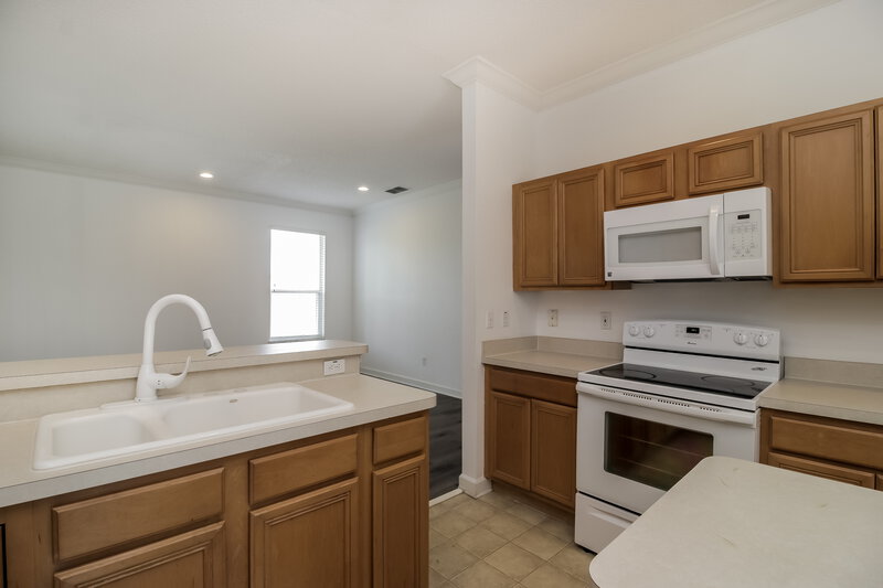3,860/Mo, 377 Balogh Pl Longwood, FL 32750 Kitchen View 2