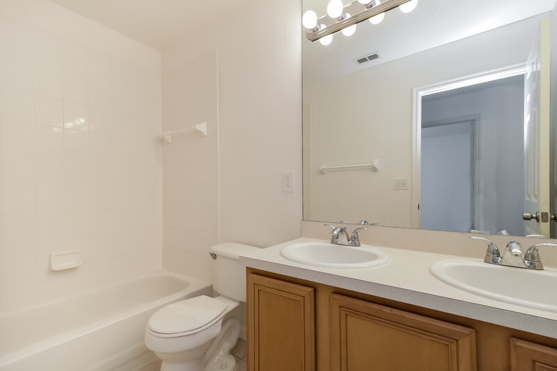 3,860/Mo, 377 Balogh Pl Longwood, FL 32750 Bathroom View
