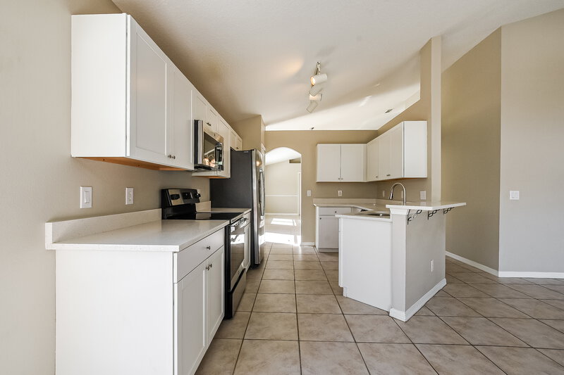 2,225/Mo, 4439 Brookdale Ct Orlando, FL 32826 Kitchen View 2