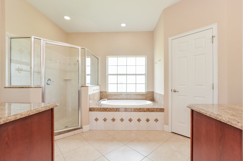 2,565/Mo, 1007 Encourte Grn Apopka, FL 32712 Main Bathroom View