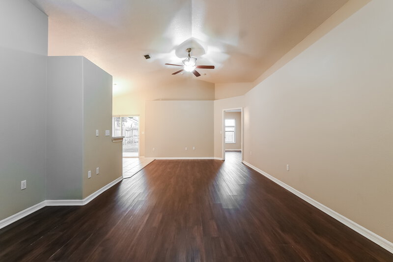 2,210/Mo, 330 Seville Pointe Ave Orlando, FL 32807 Living Room View
