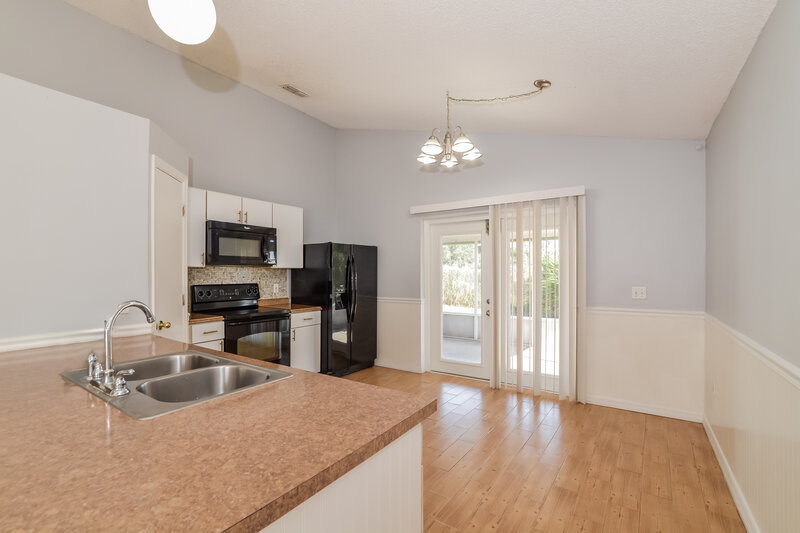 2,080/Mo, 6845 Ebans Bnd Orlando, FL 32807 Kitchen View 2