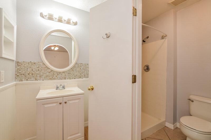 2,080/Mo, 6845 Ebans Bnd Orlando, FL 32807 Main Bathroom View