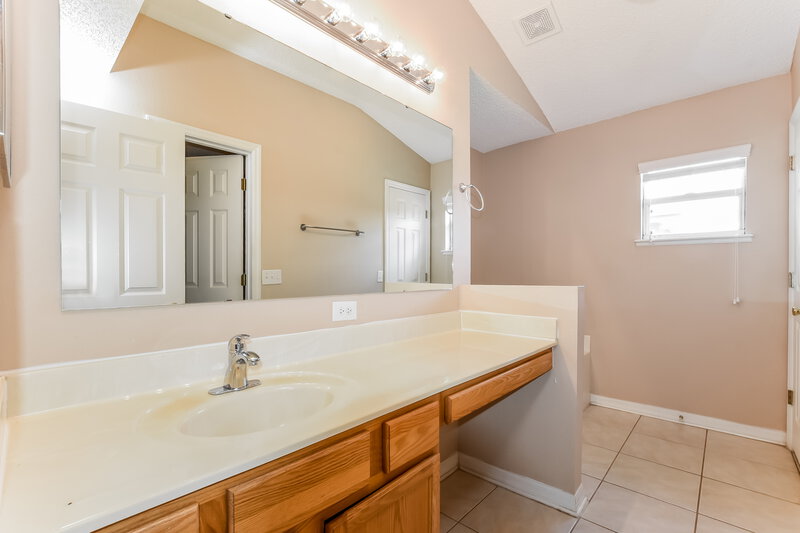 2,090/Mo, 1349 Welch Ridge Ter Apopka, FL 32712 Main Bathroom View
