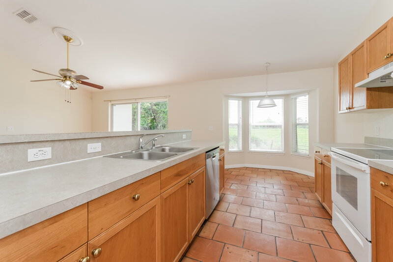 1,920/Mo, 1001 Gary Dr Saint Cloud, FL 34772 Kitchen View 2