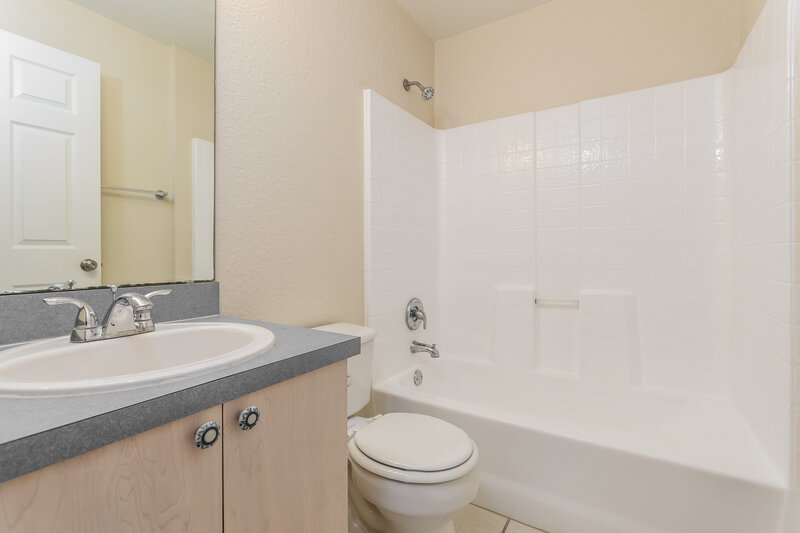 1,920/Mo, 1001 Gary Dr Saint Cloud, FL 34772 Bathroom View