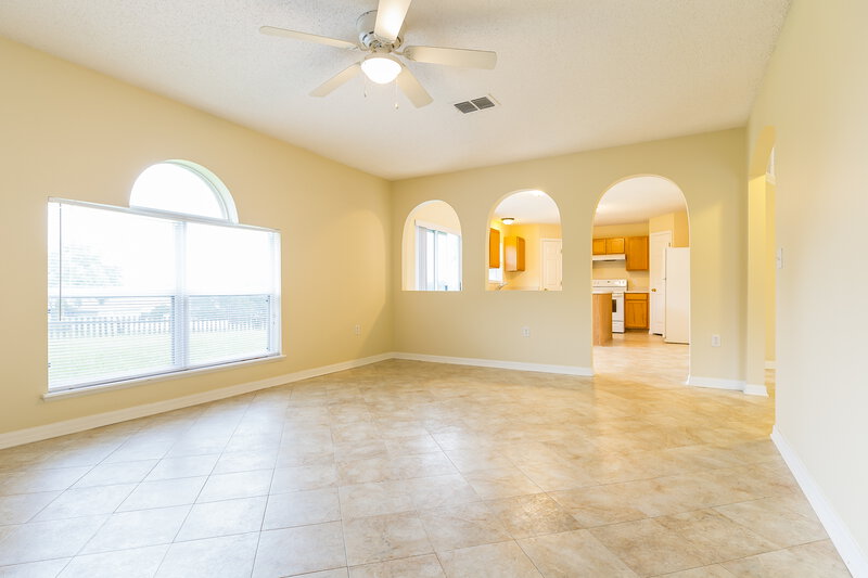 2,020/Mo, 1022 Chateau Cir Minneola, FL 34715 Living Room View