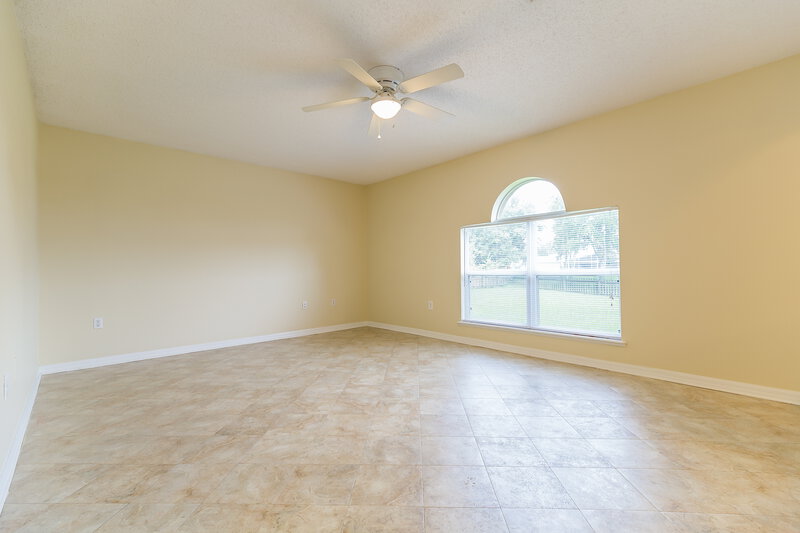 2,020/Mo, 1022 Chateau Cir Minneola, FL 34715 Living Room View 2