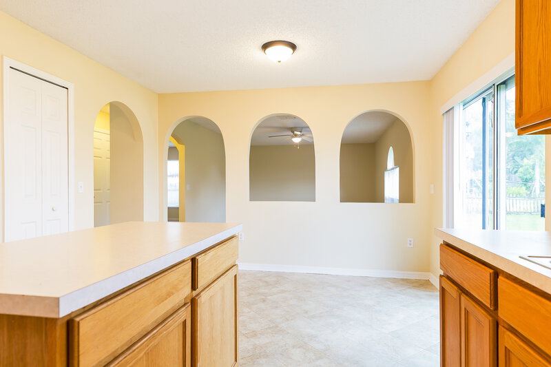 2,020/Mo, 1022 Chateau Cir Minneola, FL 34715 Kitchen View 3
