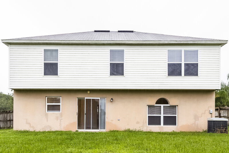 2,020/Mo, 1022 Chateau Cir Minneola, FL 34715 Rear View