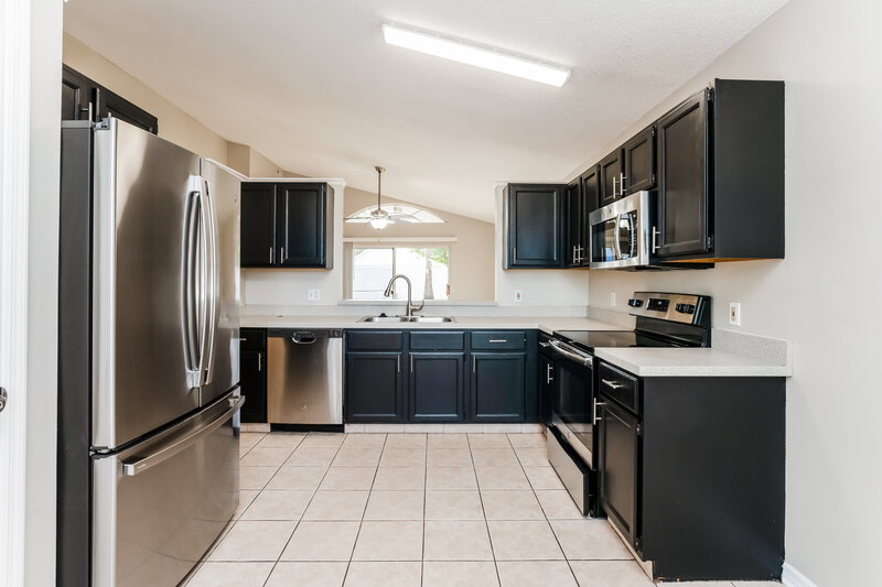 2,185/Mo, 11734 Sindlesham Ct Orlando, FL 32837 Kitchen View