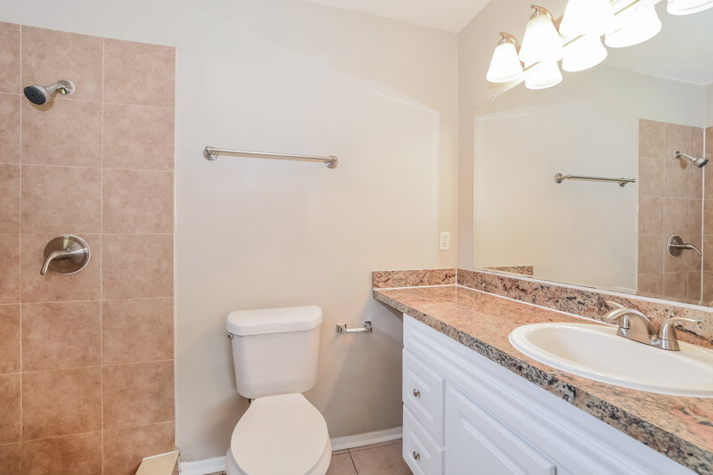 2,125/Mo, 2716 Talladega Drive Orlando, FL 32826 Main Bathroom View
