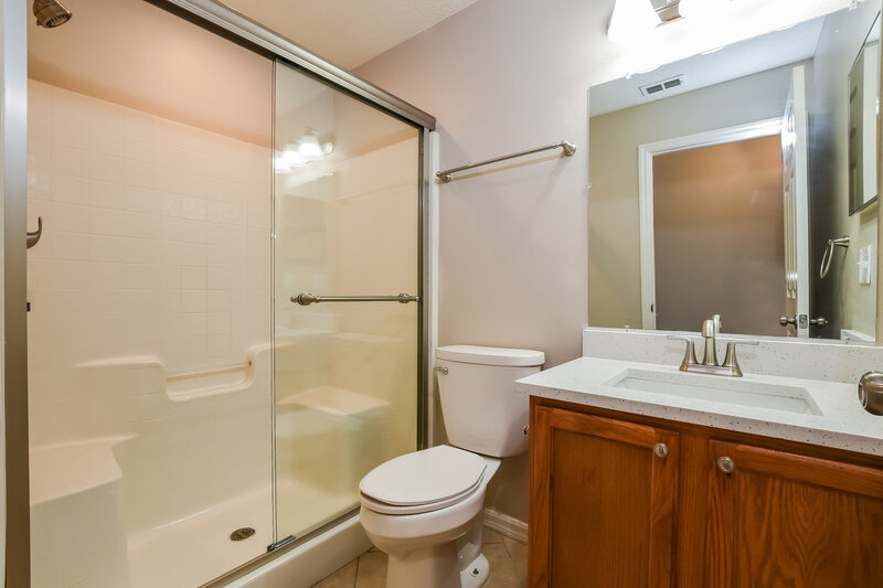 1,795/Mo, 449 Cardinal Ct Kissimmee, FL 34759 Main Bathroom View