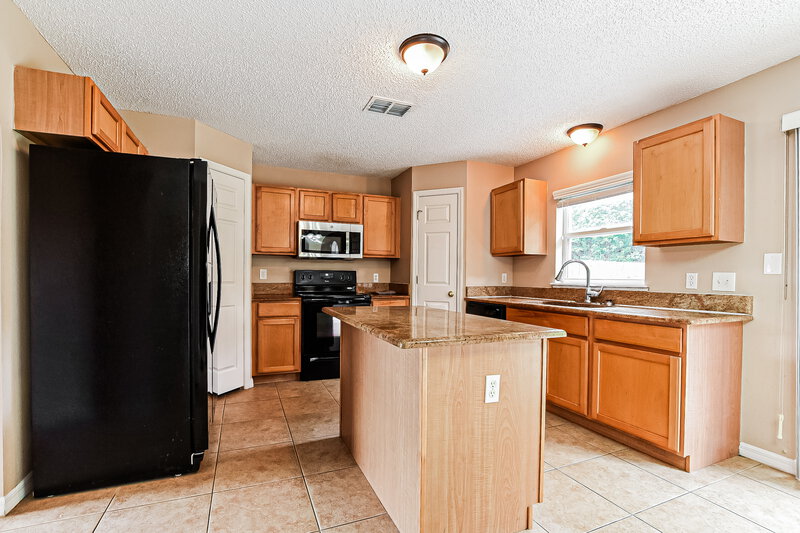 2,225/Mo, 239 Pleasant Gardens Dr Apopka, FL 32703 Kitchen View