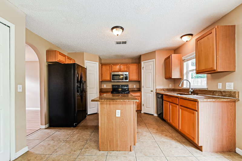 2,225/Mo, 239 Pleasant Gardens Dr Apopka, FL 32703 Kitchen View 2
