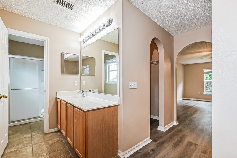 2,225/Mo, 239 Pleasant Gardens Dr Apopka, FL 32703 Main Bathroom View