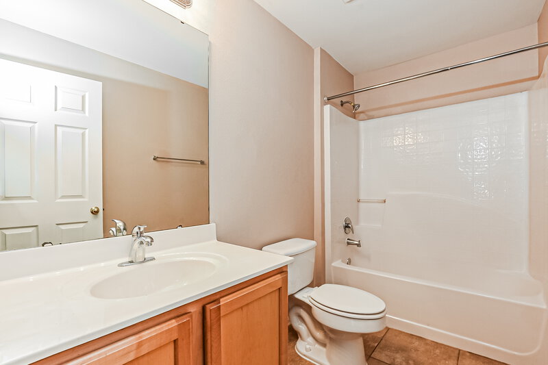 2,225/Mo, 239 Pleasant Gardens Dr Apopka, FL 32703 Bathroom View