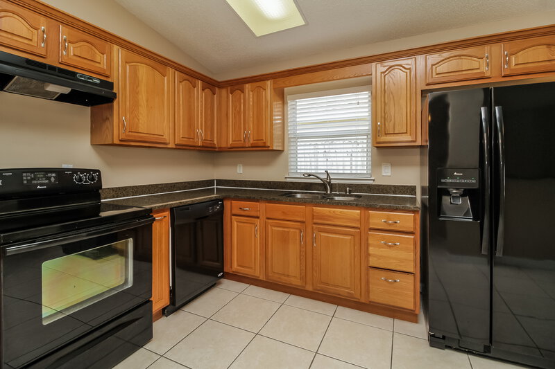 3,190/Mo, 332 Cello Cir Winter Springs, FL 32708 Kitchen View 2