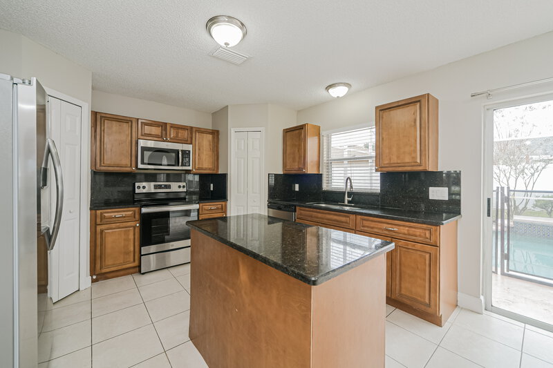 2,575/Mo, 4235 Mendenwood Ln Orlando, FL 32826 Kitchen View