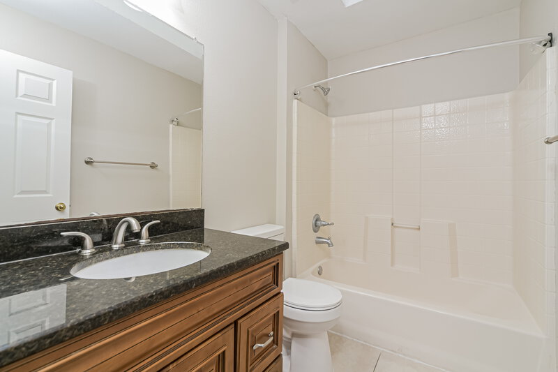 2,575/Mo, 4235 Mendenwood Ln Orlando, FL 32826 Bathroom View
