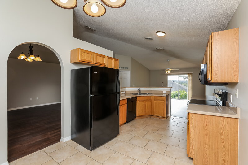 2,120/Mo, 1032 Fox Trail Ave Minneola, FL 34715 Kitchen View
