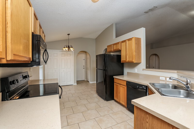 2,120/Mo, 1032 Fox Trail Ave Minneola, FL 34715 Kitchen View 2