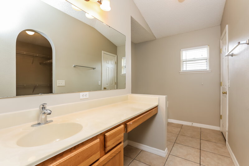 2,120/Mo, 1032 Fox Trail Ave Minneola, FL 34715 Main Bathroom View