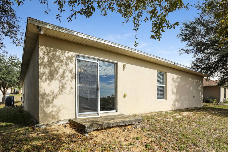 2,120/Mo, 1032 Fox Trail Ave Minneola, FL 34715 Rear View 2