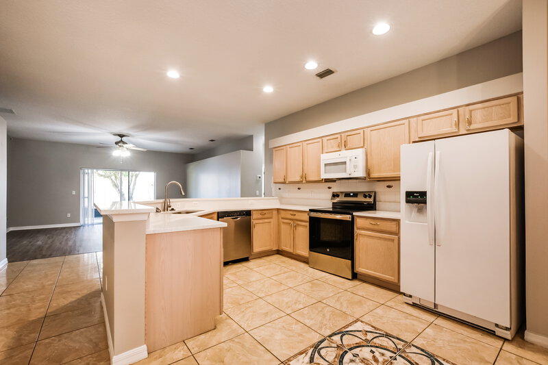 2,580/Mo, 450 Chapelwood Dr Apopka, FL 32712 Kitchen View