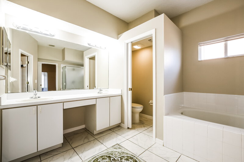 2,580/Mo, 450 Chapelwood Dr Apopka, FL 32712 Main Bathroom View