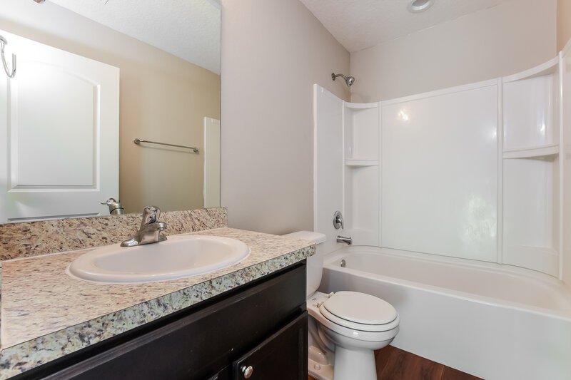 1,970/Mo, 356 Southern Winds Blvd Deland, FL 32720 Bathroom View