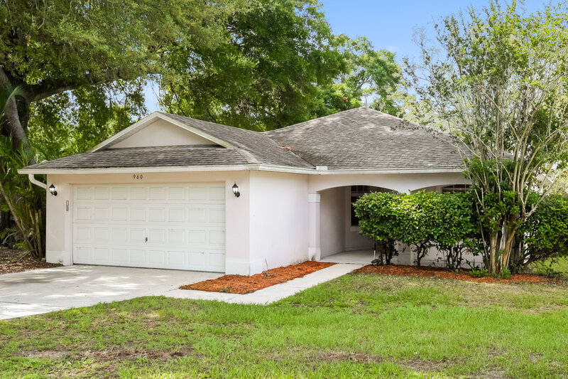 2,110/Mo, 960 Windsong Cir Apopka, FL 32703 Front View