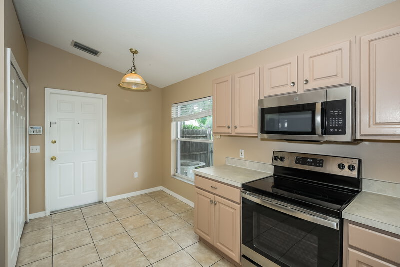 2,110/Mo, 960 Windsong Cir Apopka, FL 32703 Breakfast Nook View