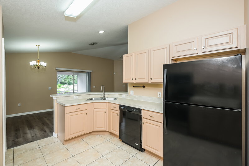 2,110/Mo, 960 Windsong Cir Apopka, FL 32703 Kitchen View