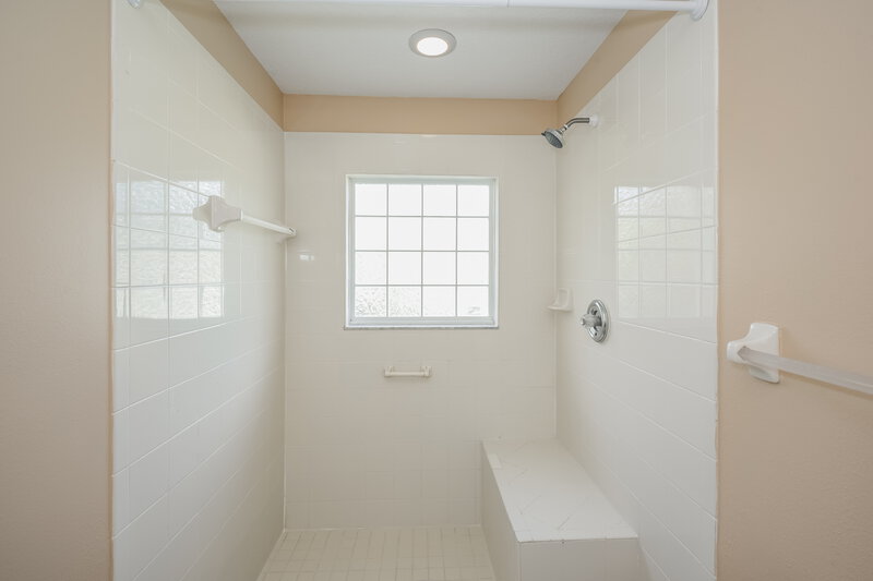 2,110/Mo, 960 Windsong Cir Apopka, FL 32703 Main Bathroom View