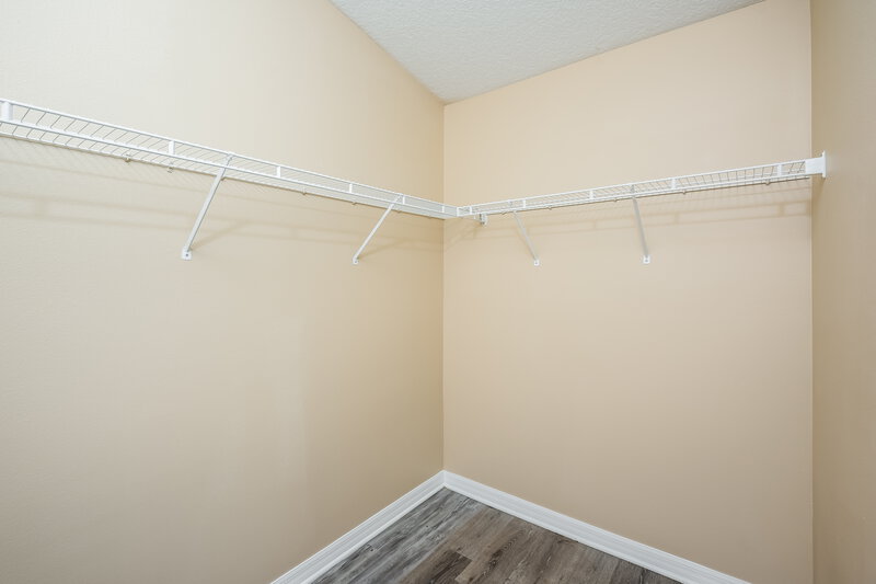 2,110/Mo, 960 Windsong Cir Apopka, FL 32703 Walk In Closet View