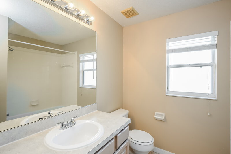 2,110/Mo, 960 Windsong Cir Apopka, FL 32703 Bathroom View