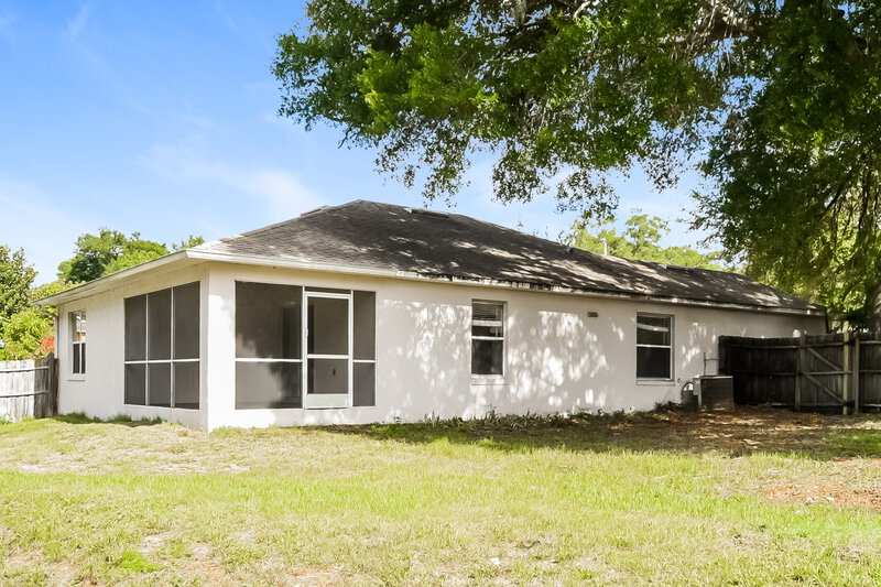 2,110/Mo, 960 Windsong Cir Apopka, FL 32703 Rear View