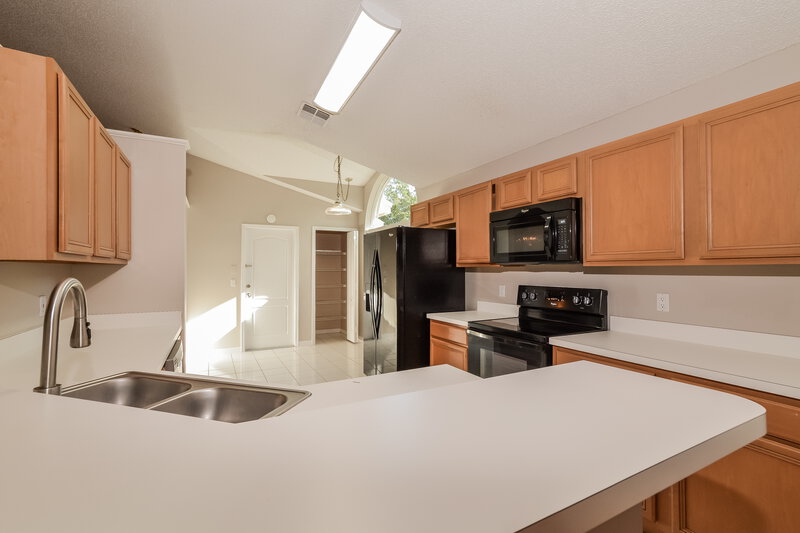 2,270/Mo, 2073 Nexus Ct Apopka, FL 32712 Kitchen View